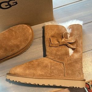 UGG Daelynn chestnut classic boots size 8. In new condition w/ box.